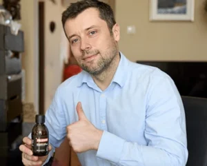 Happy men after using Folicerin Shampoo for receding hairline